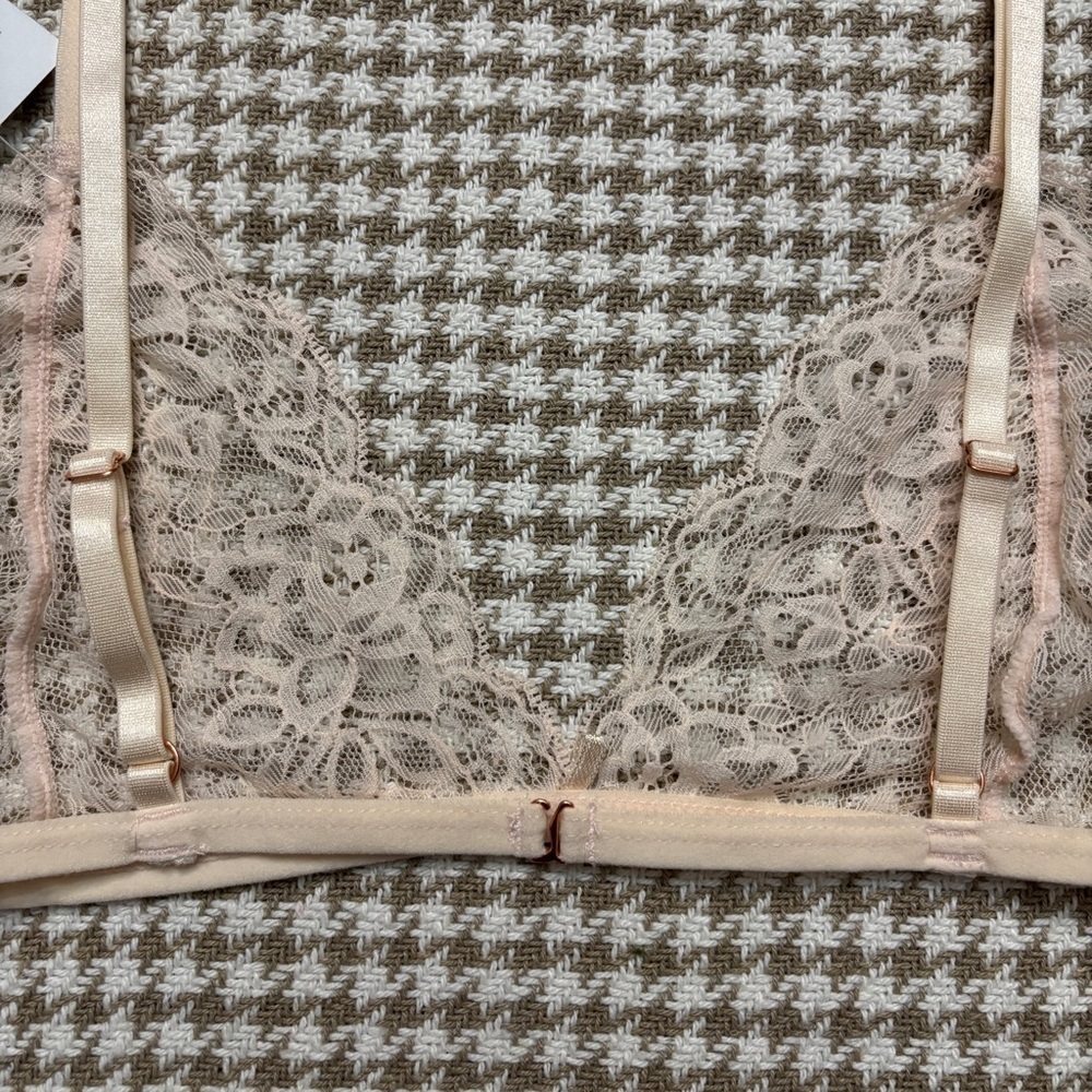 Urban Outfitters | ‘Out From Under’ Lace Bralette with Rose Gold Chain - Picture 9 of 16